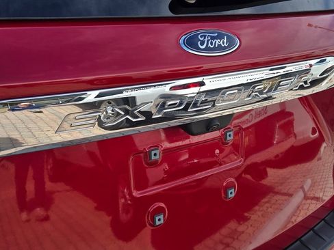 Used 2023 Ford Explorer XLT w/ Equipment Group 202A image 9