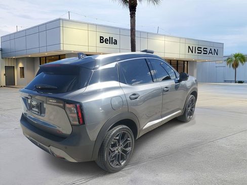 Used 2025 Nissan Kicks SR FWD image 8