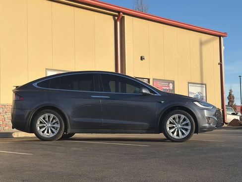 Used 2020 Tesla Model X image 5