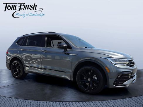 Used 2023 Volkswagen Tiguan SE R-Line image 1