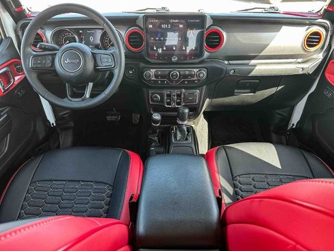 Used 2023 Jeep Gladiator Sport AWD/4WD image 11