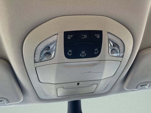 Used 2024 Chrysler Pacifica Touring-L image 19