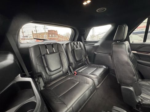 Used 2018 Ford Explorer Platinum image 29