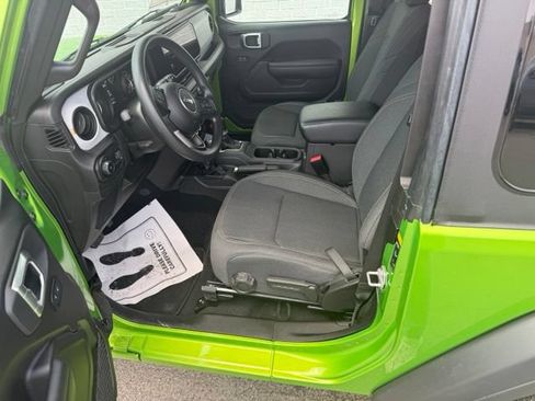 Used 2025 Jeep Wrangler Sport AWD/4WD image 18