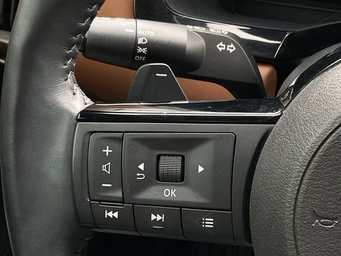 Used 2024 Nissan Pathfinder Platinum image 27