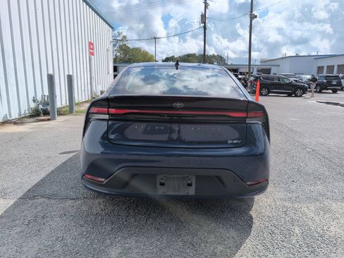 Used 2025 Toyota Prius LE FWD image 7
