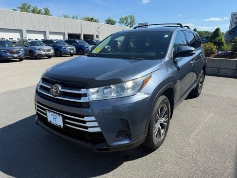 Used 2018 Toyota Highlander LE AWD/4WD image 1