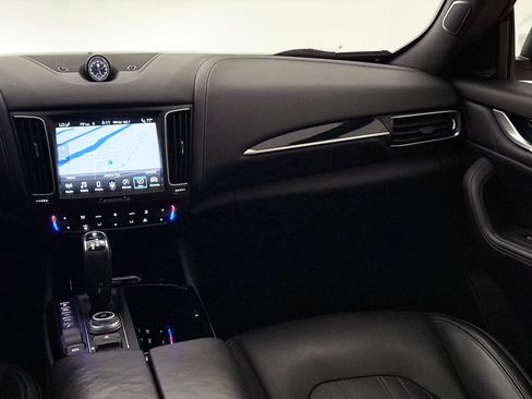 Used 2020 Maserati Levante AWD/4WD image 28