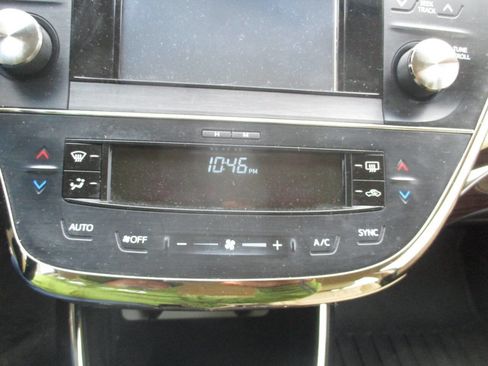 Used 2015 Toyota Avalon XLE image 12