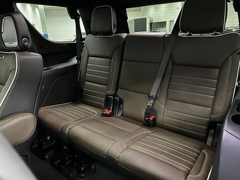 Used 2025 GMC Yukon Denali Ultimate AWD/4WD image 29