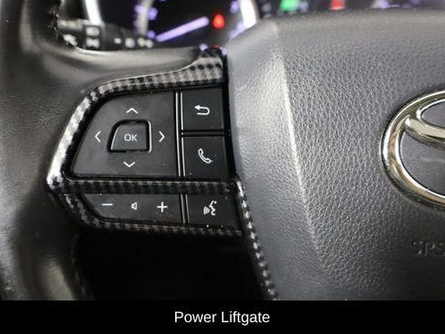 Used 2022 Toyota Highlander XLE FWD image 8