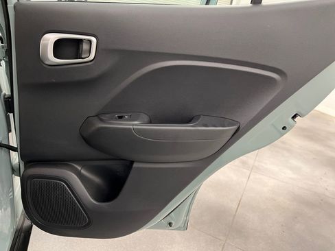 Used 2025 Hyundai Venue SEL FWD image 19