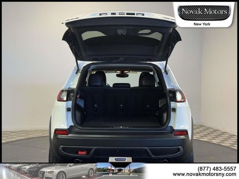 Used 2022 Jeep Cherokee Trailhawk image 10