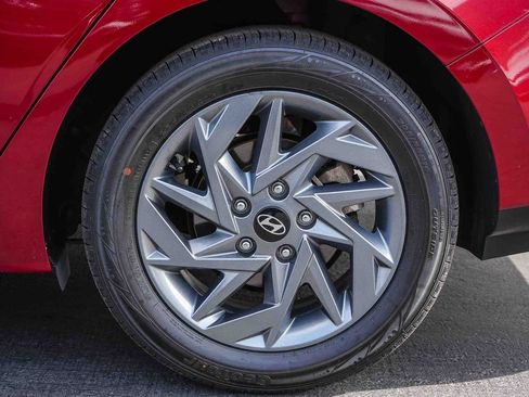 Used 2024 Hyundai Elantra SEL FWD image 10