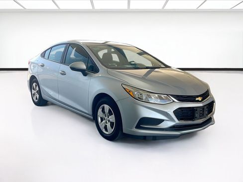 Used 2017 Chevrolet Cruze LS FWD image 3