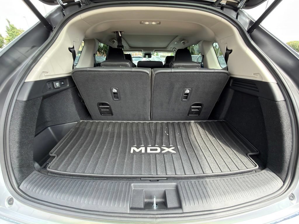Certified 2026 Acura MDX w/ Technology Package FWD image 9