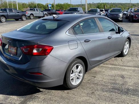 Used 2018 Chevrolet Cruze LT FWD image 4