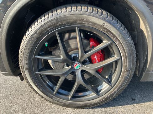 Used 2019 Alfa Romeo Stelvio Ti Sport w/ Quick Order Package 22S Sport AWD/4WD image 11