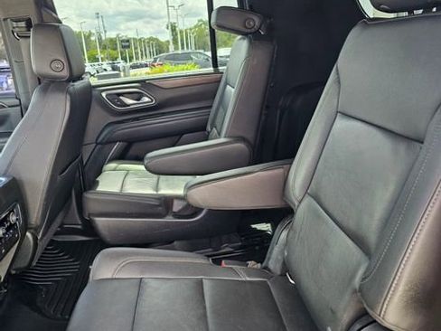 Used 2021 Chevrolet Suburban Z71 w/ Z71 Signature Package AWD/4WD image 19