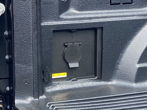 Used 2023 Ford F150 Platinum image 6