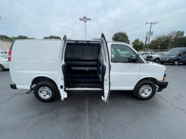 Used 2020 Chevrolet Express 2500 RWD image 17