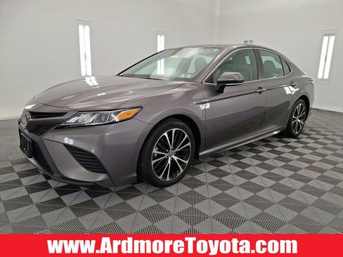 Used 2020 Toyota Camry SE w/ Cold Weather Package AWD/4WD image 1