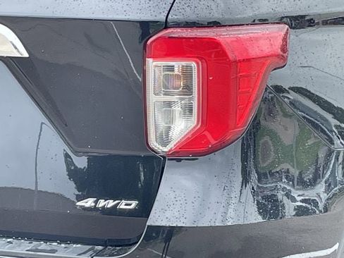 Used 2022 Ford Explorer XLT w/ Equipment Group 202A AWD/4WD image 7