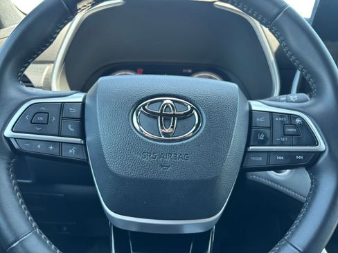 Used 2025 Toyota Highlander XSE AWD/4WD image 30