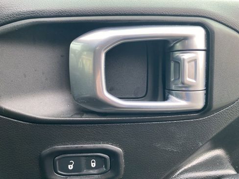 Certified 2022 Jeep Gladiator Sport image 10