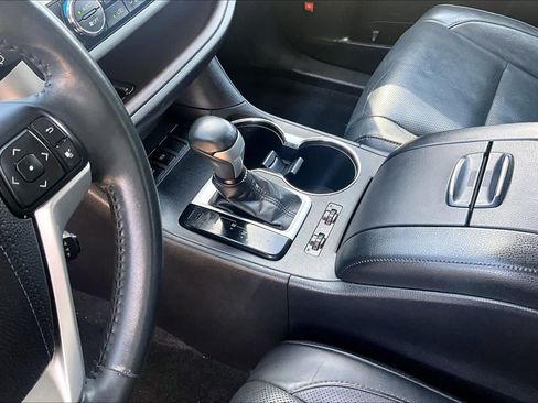 Used 2016 Toyota Highlander Limited FWD image 17