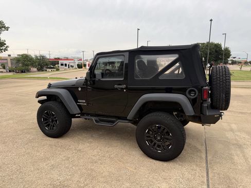 Used 2017 Jeep Wrangler Sport w/ Connectivity Group AWD/4WD image 6