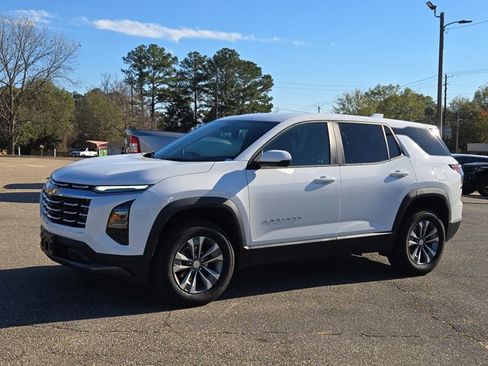 Used 2025 Chevrolet Equinox LT image 1