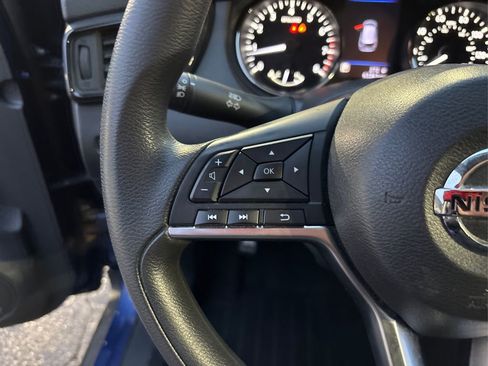 Used 2018 Nissan Rogue S image 30