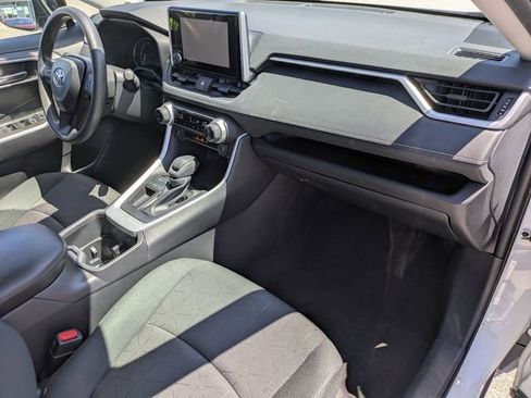 Used 2024 Toyota RAV4 XLE FWD image 33