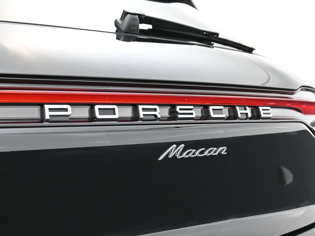Certified 2026 Porsche Macan AWD/4WD image 14