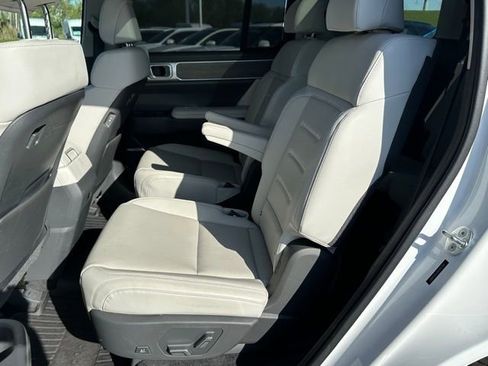 Used 2024 Hyundai Santa Fe Calligraphy AWD/4WD image 16