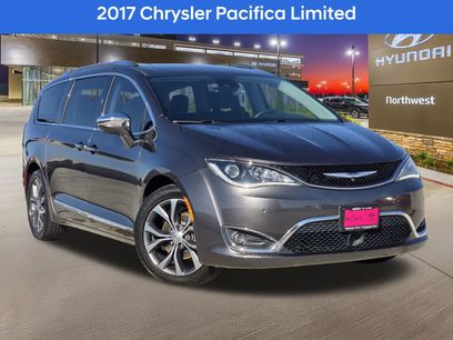 Used 2017 Chrysler Pacifica Limited w/ Advanced Safetytec Group