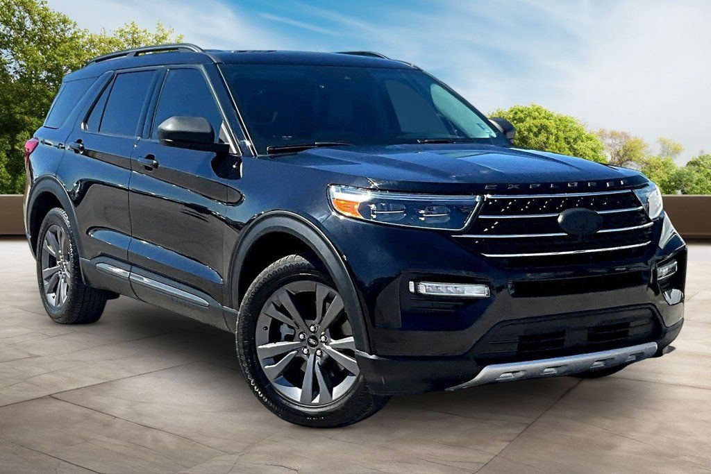 Used 2021 Ford Explorer XLT w/ Equipment Group 202A AWD/4WD image 11