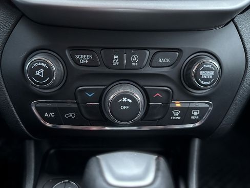 Used 2016 Jeep Cherokee Trailhawk w/ Leather Interior Group image 16