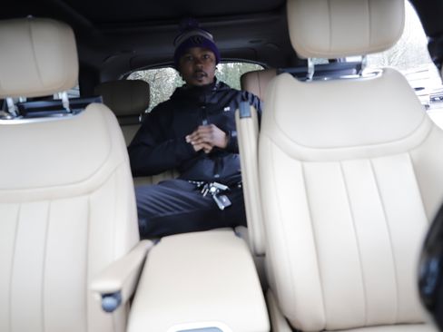 Certified 2025 Jaguar F-PACE R-Dynamic S image 23