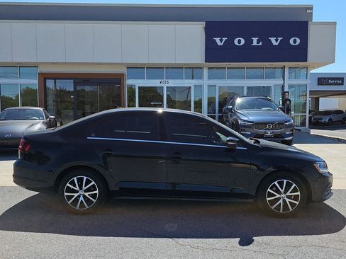 Used 2018 Volkswagen Jetta SE FWD image 6