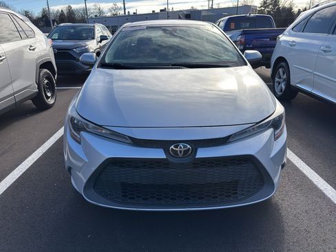 Used 2021 Toyota Corolla LE image 2