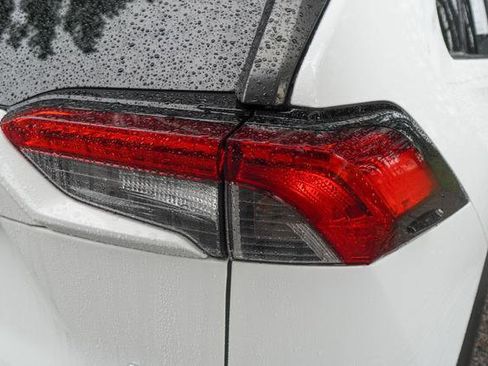 Used 2019 Toyota RAV4 LE image 18
