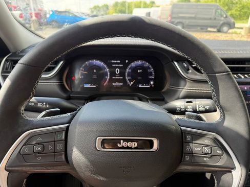 Certified 2023 Jeep Grand Cherokee L Limited AWD/4WD image 20