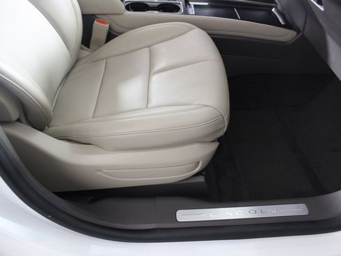 Used 2024 Lincoln Corsair FWD w/ Equipment Group 101A image 11