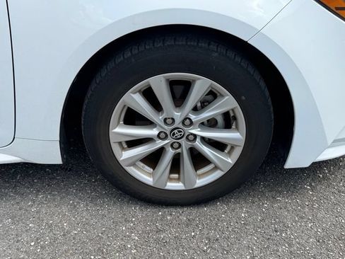Used 2023 Toyota Corolla LE w/ LE Convenience Package FWD image 9