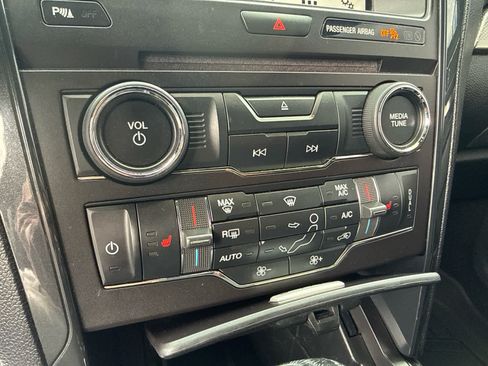 Used 2018 Ford Explorer XLT w/ Equipment Group 202A AWD/4WD image 20