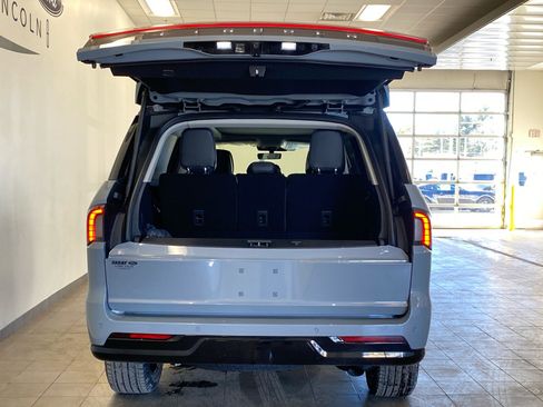 New 2026 Lincoln Navigator Reserve image 7