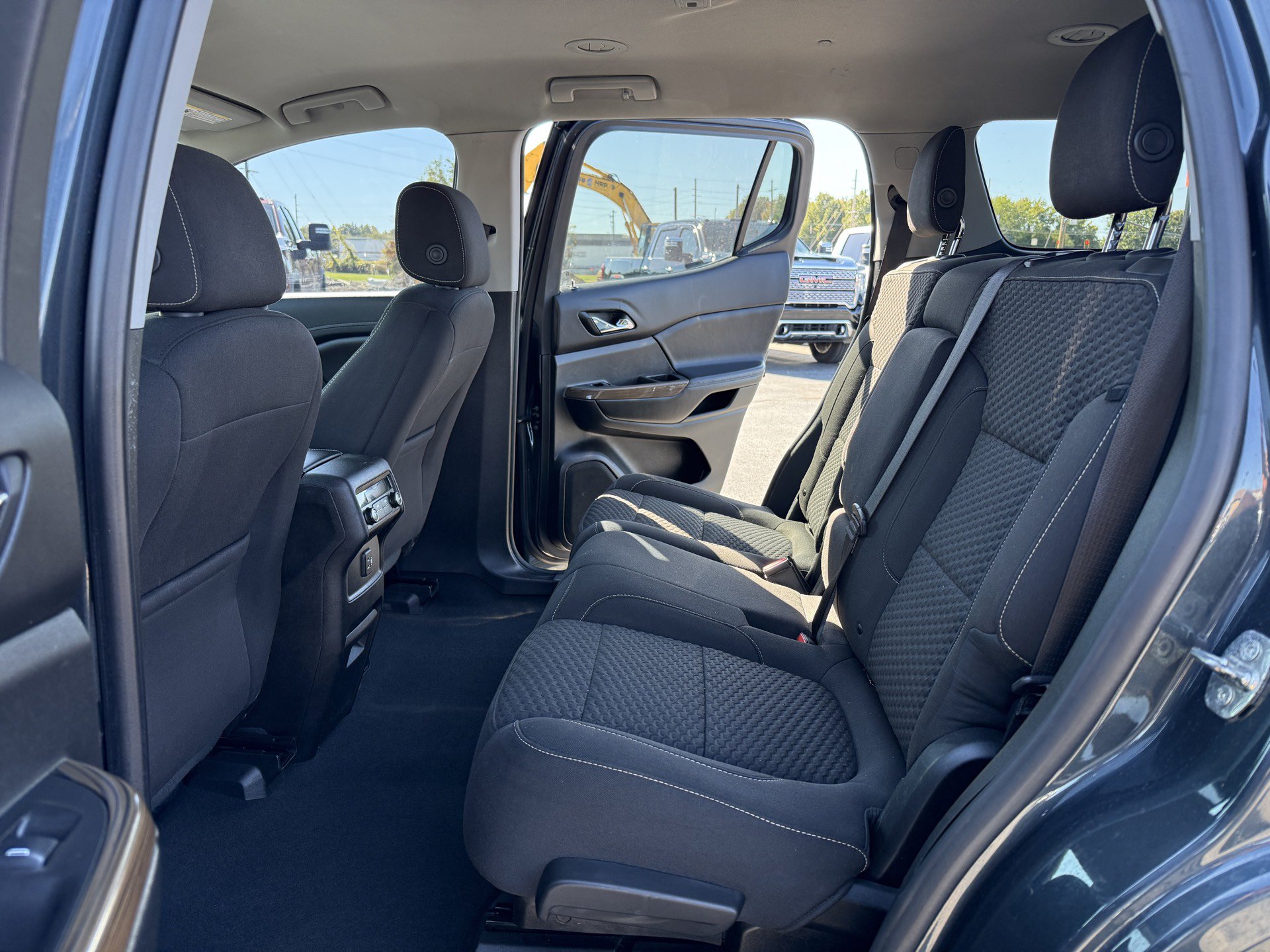Used 2019 GMC Acadia SLE w/ LPO, Black Accent Package FWD image 28