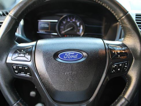 Used 2018 Ford Explorer XLT w/ Equipment Group 201A image 10